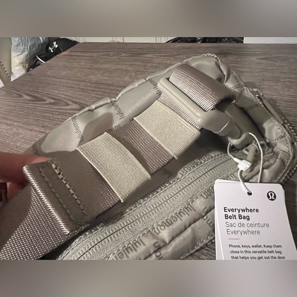 NWT *SOLD OUT Lululemon Everywhere Belt Bag 1L Wordmark Grid Mini Raw Linen - Picture 5 of 7